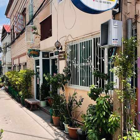 Ricos Honey Place Guesthouse Bangkok Exterior foto