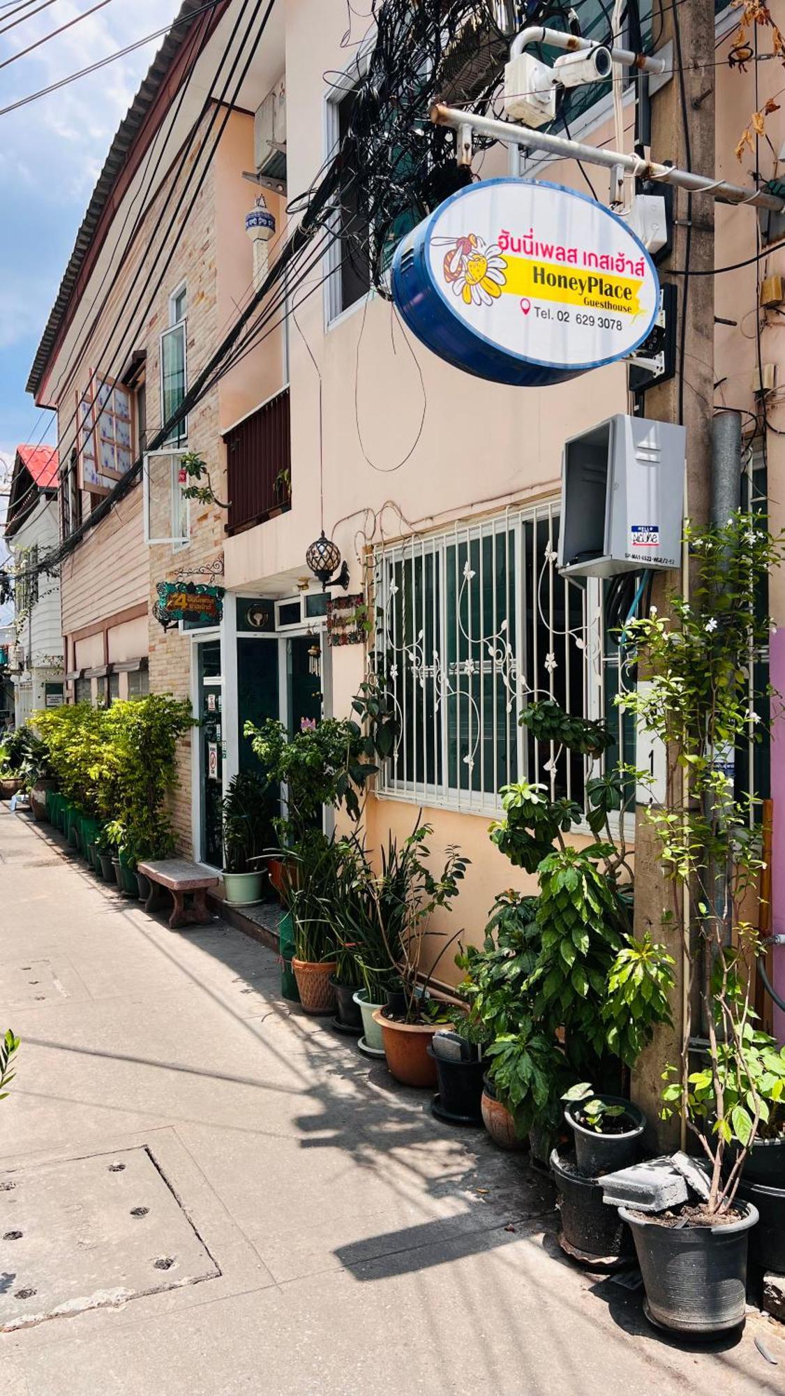 Ricos Honey Place Guesthouse Bangkok Exterior foto