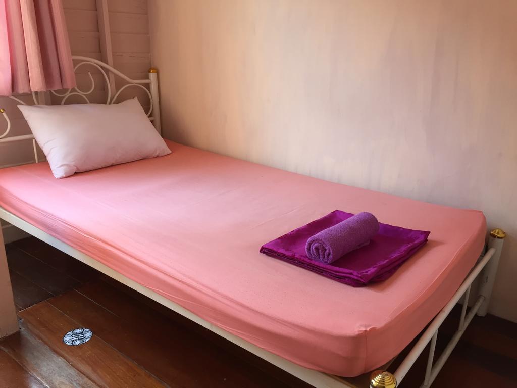 Ricos Honey Place Guesthouse Bangkok Exterior foto