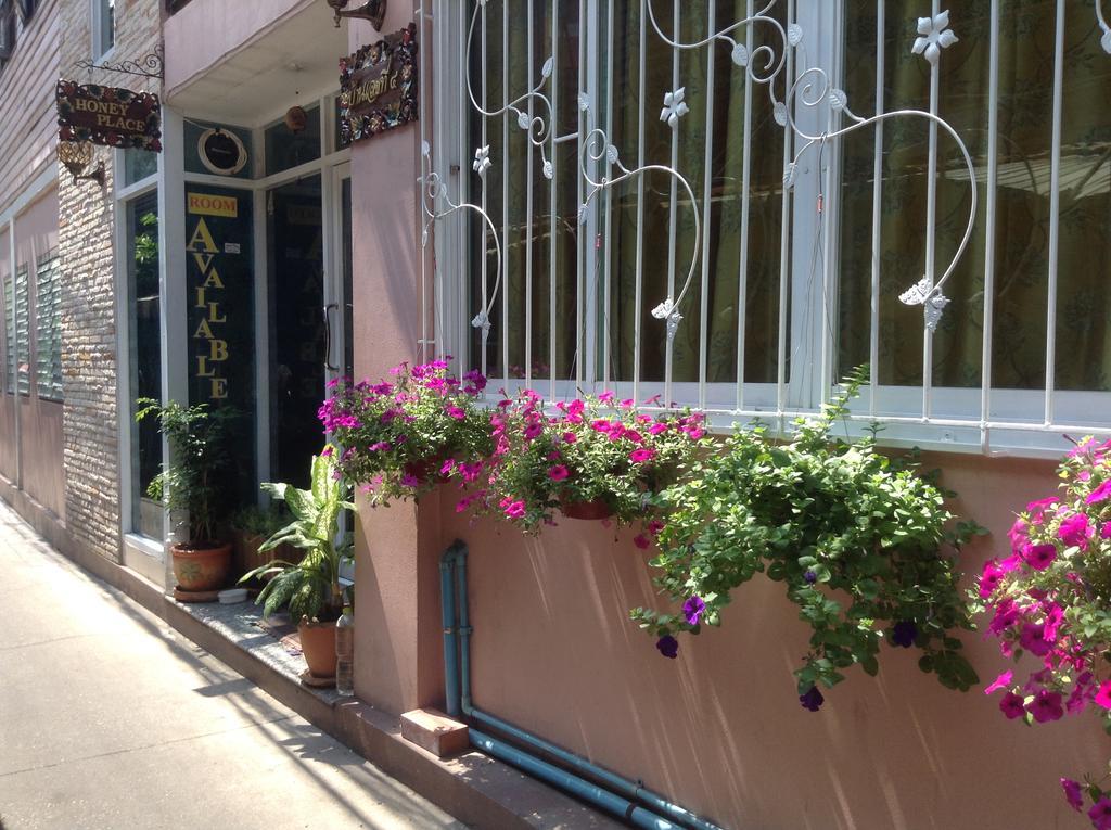 Ricos Honey Place Guesthouse Bangkok Exterior foto