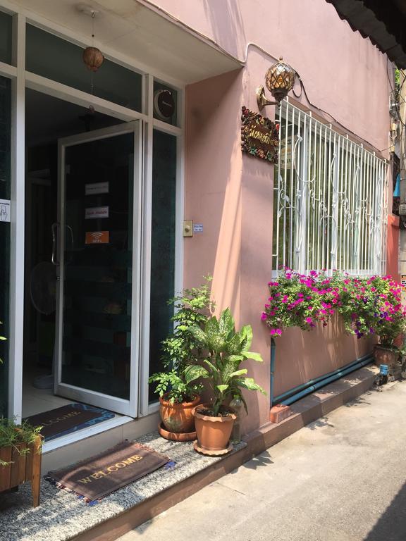 Ricos Honey Place Guesthouse Bangkok Exterior foto