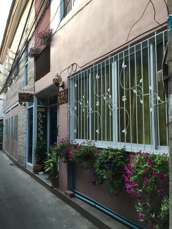 Ricos Honey Place Guesthouse Bangkok Exterior foto
