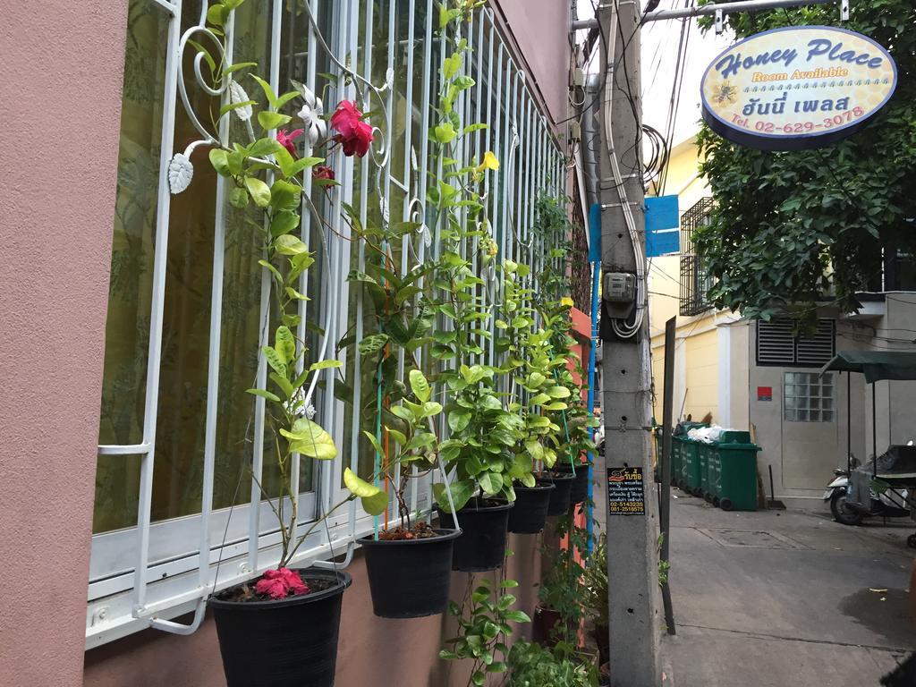 Ricos Honey Place Guesthouse Bangkok Exterior foto