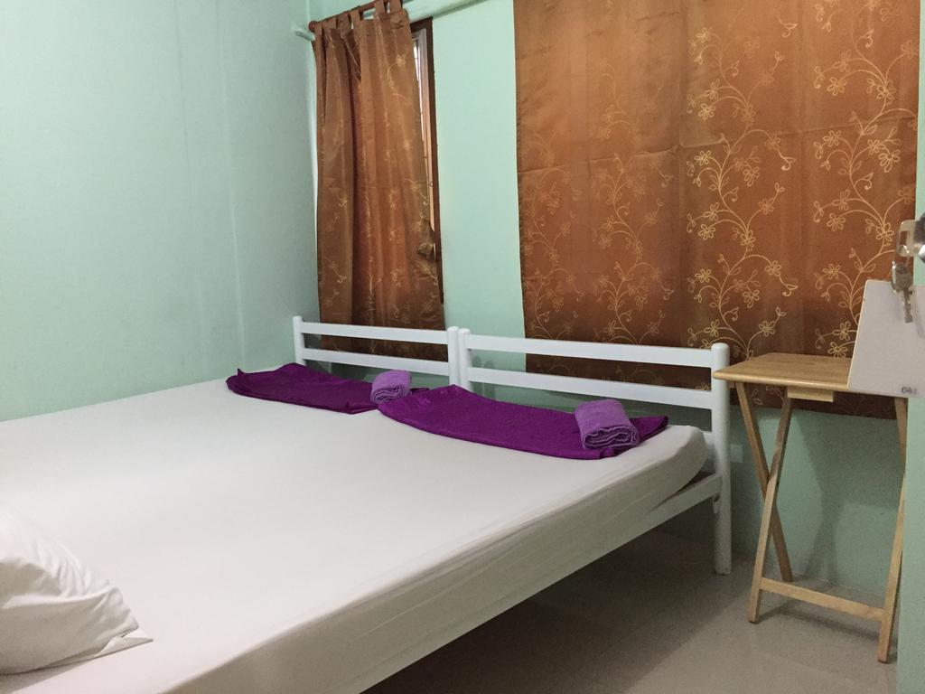 Ricos Honey Place Guesthouse Bangkok Exterior foto