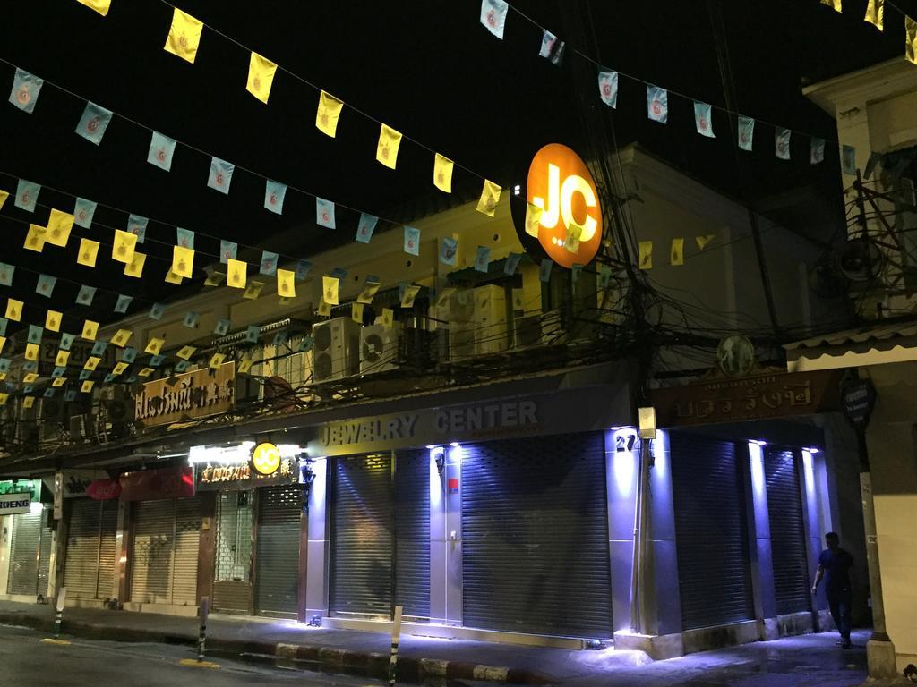 Ricos Honey Place Guesthouse Bangkok Exterior foto