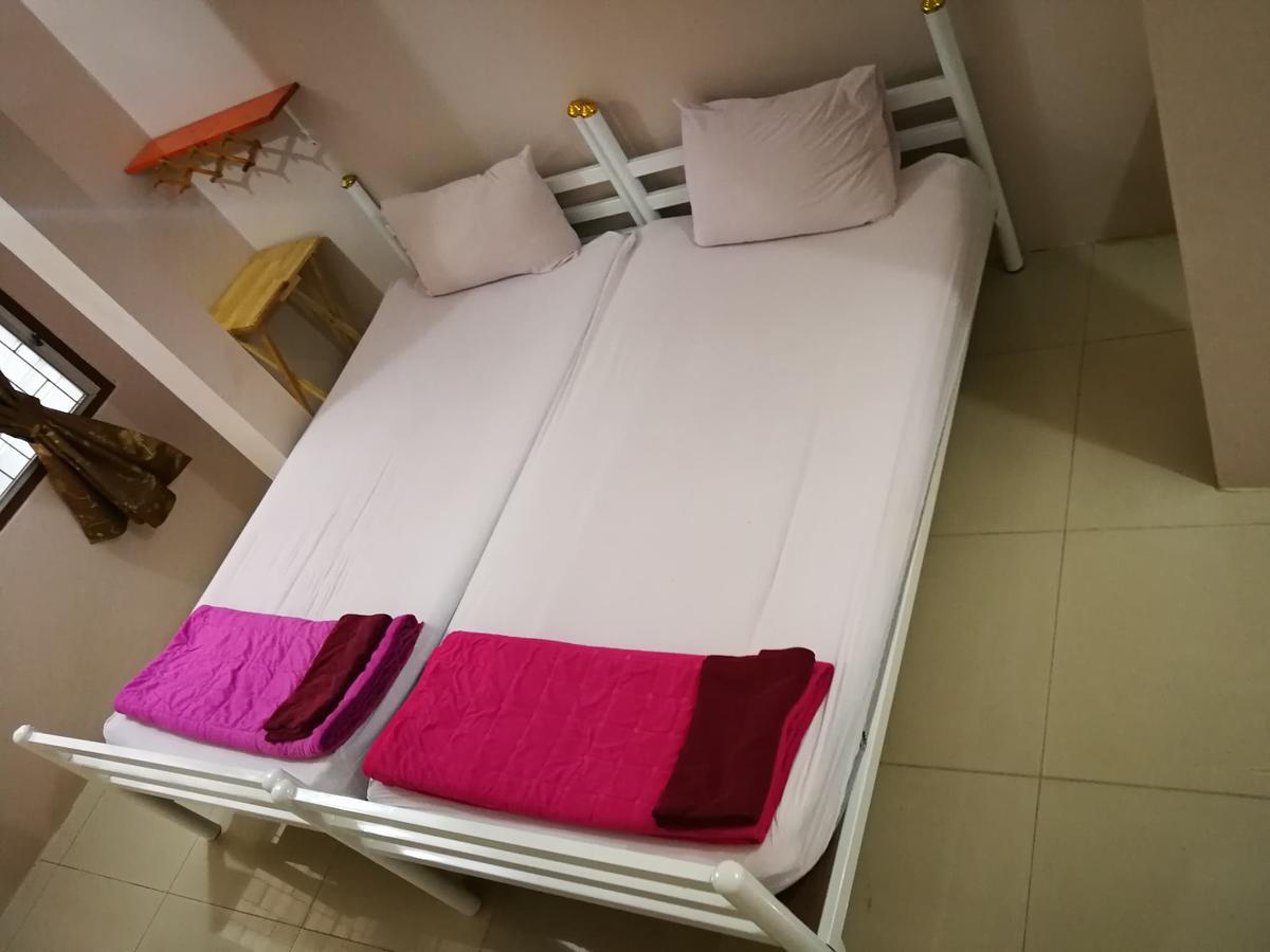 Ricos Honey Place Guesthouse Bangkok Exterior foto